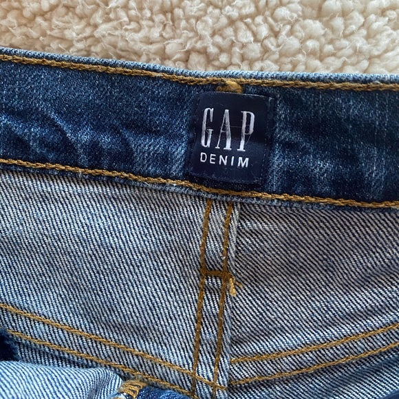 Gap- 3” Denim Gap Shorts, SIZE 26R - Picture 2 of 4